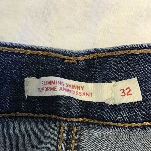LEVI'S Slimming Skinny Cut off Denim Shorts Size 32 - Picture 6 of 7